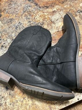 cowboy boots classic style squared toe